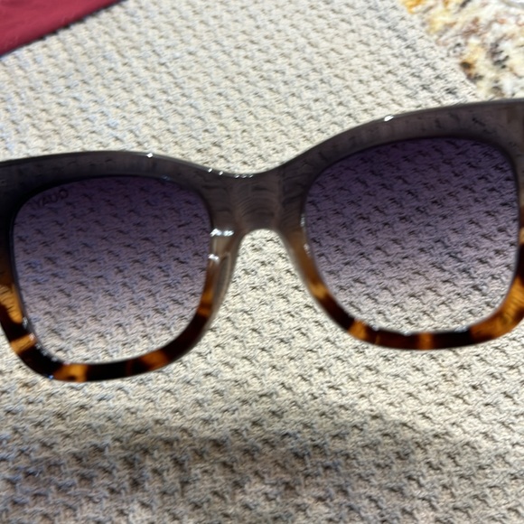 QUAY After Hours Sunglasses Black Tortoise Combo Frame Grey Gradient Fade Lenses - Picture 8 of 13